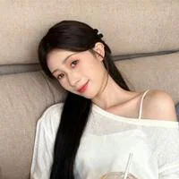 短劇演員覃妮妮頭像