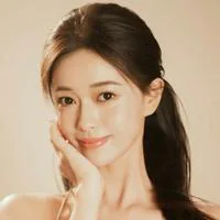 短劇演員束清舒頭像