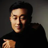 王亮饰演教导主任的演员头像