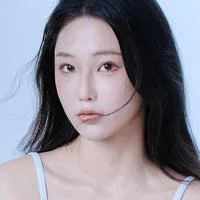 短劇演員王若冰頭像