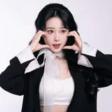 短剧演员妍甄头像